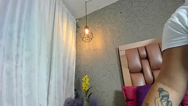 ANA-BULLOCK- Live XXX Chat