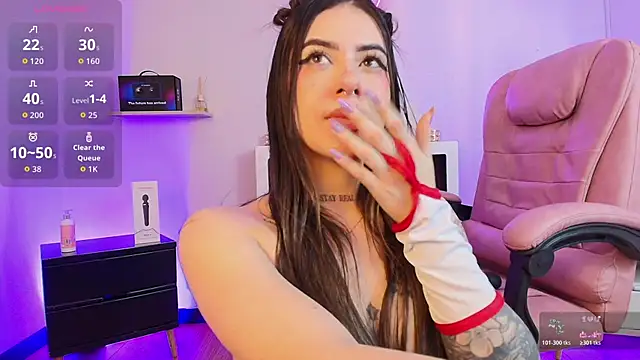 Alice_Vixen Adlı Modelin Canlı XXX Sohbeti