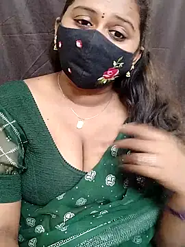 Tanuja-Sexy: διαδικτυακό σόου στην κάμερα