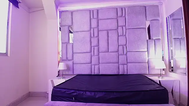 _Emily_rosee_'s Live XXX Chat