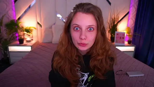 CuteeFoxy élő XXX-chatje