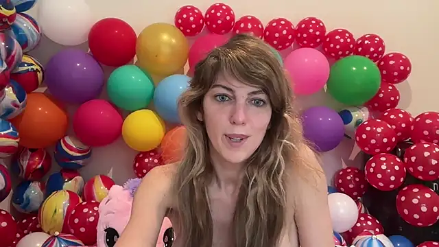 CelestialRuby Adlı Modelin Canlı XXX Sohbeti