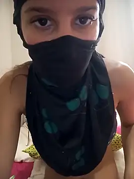 Fannyfoxfi Adlı Modelin Canlı XXX Sohbeti