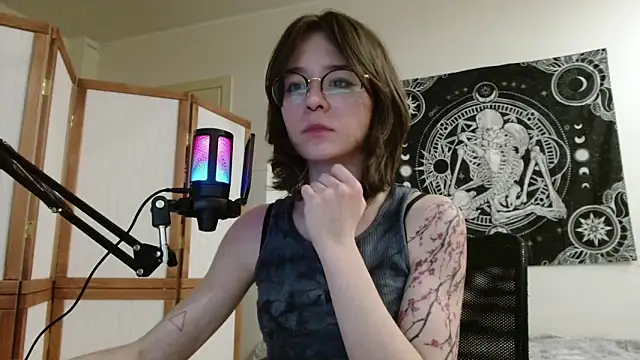 Mysterious_Toy Adlı Modelin Canlı XXX Sohbeti