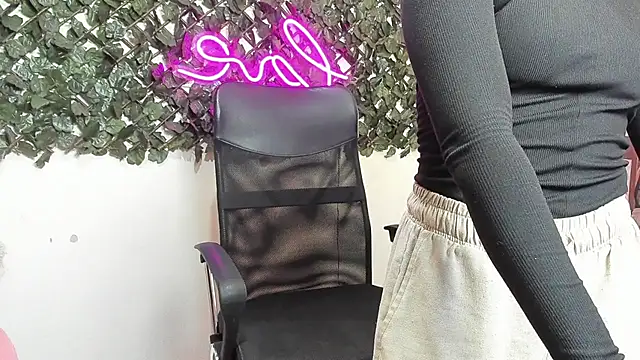 DestinyHills live XXX chat