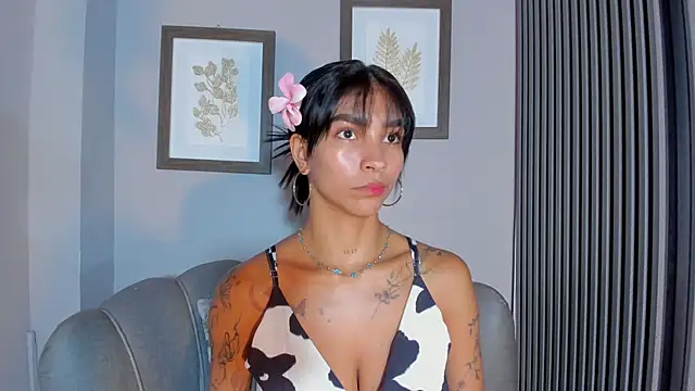 Chat +18 de LauraAristizabal ao vivo