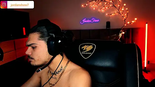 แชท XXX สดของ JordanShow