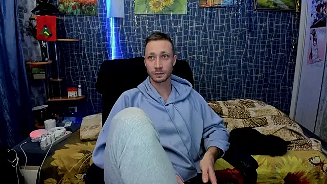 CuteBoy228 élő XXX-chatje