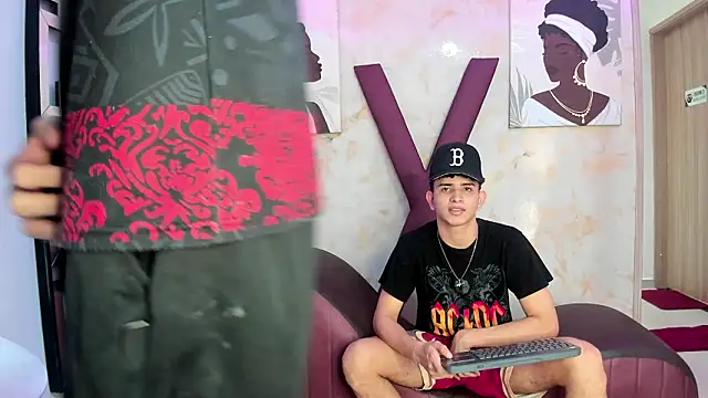 TWINKS_FRIENDS élő XXX-chatje