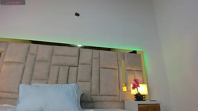 Zoe_King44's Webcam Show