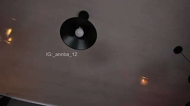 Chat +18 de annie_barozzi ao vivo