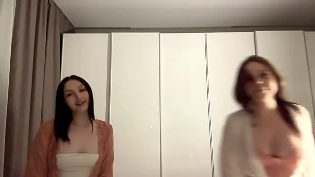 Онлайн чат XXX PinkClouds_