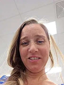 Skyellarn Live XXX chat