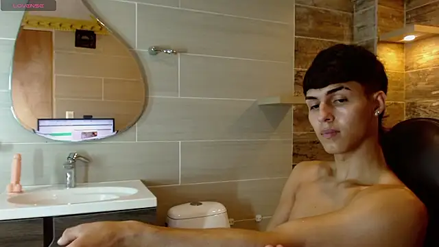 Ethan_Jamees 即時 XXX 聊天