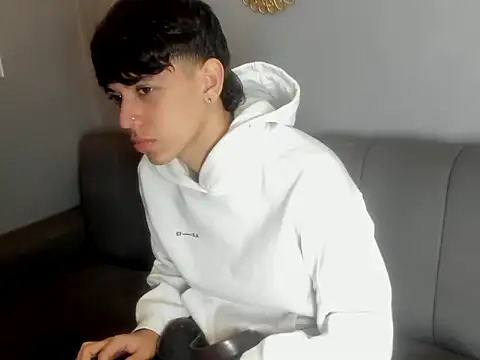 sebas_pretty7: απευθείας συνομιλία ΧΧΧ