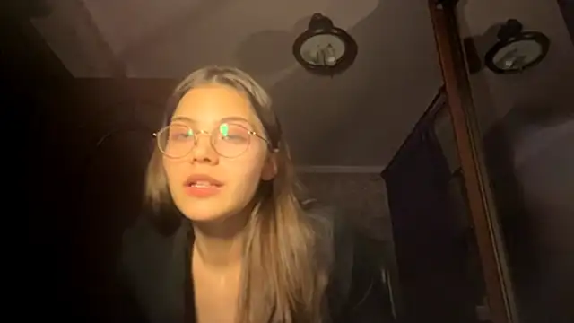 Chat +18 de EdythRozier ao vivo