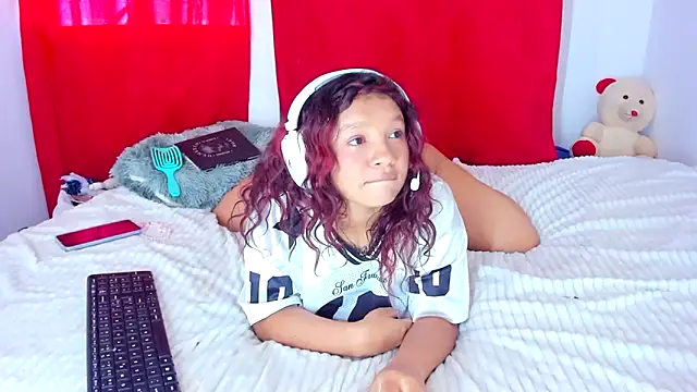 Emily_Coper18 Adlı Modelin Canlı XXX Sohbeti