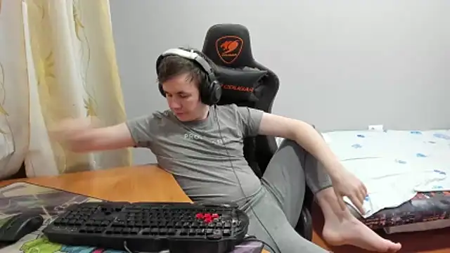 iliaskrislove Adlı Modelin Canlı XXX Sohbeti