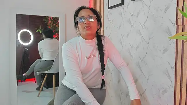 Chat +18 de AnnaArela ao vivo