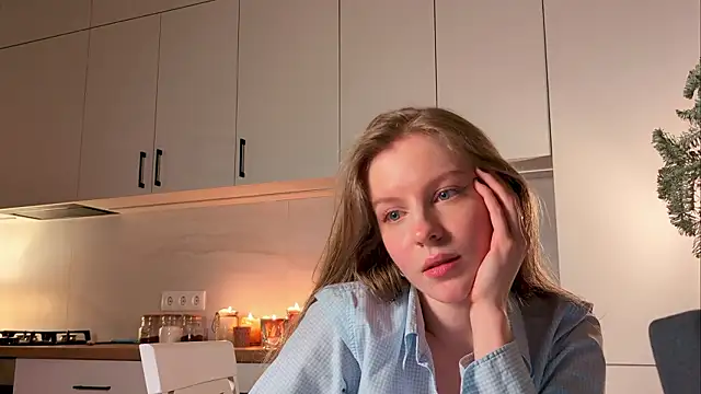 NikaCherie Adlı Modelin Canlı XXX Sohbeti