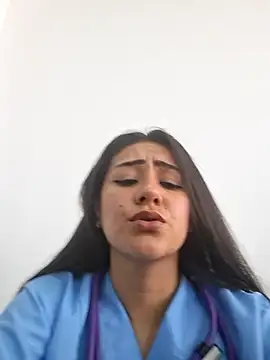 Chat +18 de CAROLINE__07 ao vivo