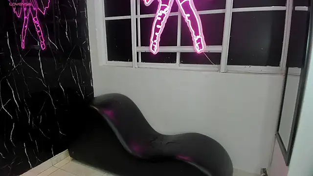 Nini_Beyker 现场XXX聊天