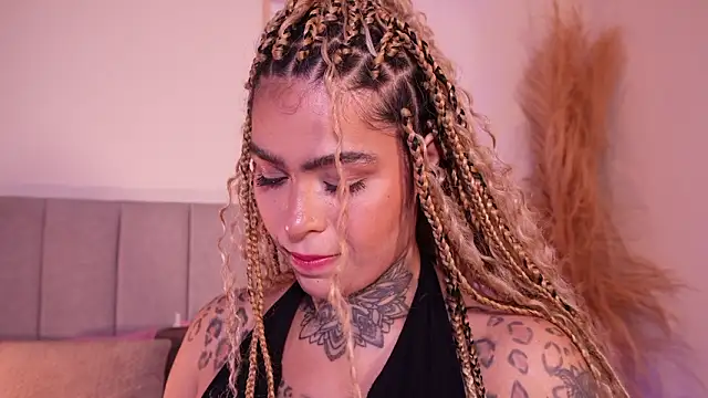 XXX chat uživo modela curvyliciousss