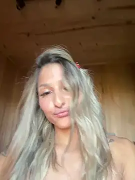 AliceStone19 Adlı Modelin Canlı XXX Sohbeti