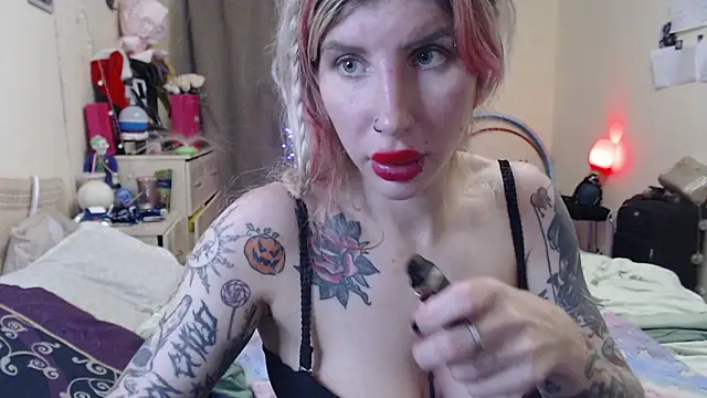 BLACKPeonyy élő XXX-chatje