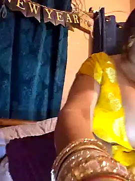 Pokazy przed kamerką – Hot_Queen77