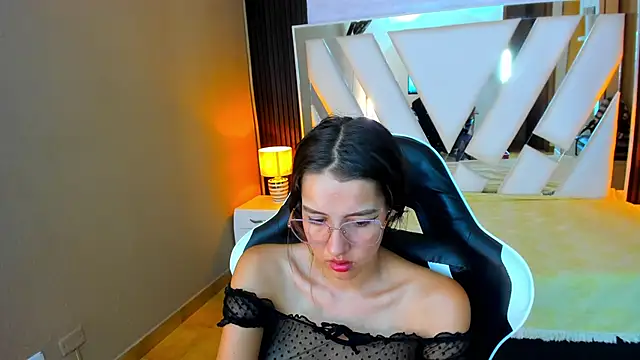 Онлайн чат XXX Linda4Petite