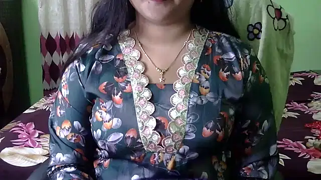 BengaliQueenStar Adlı Modelin Canlı XXX Sohbeti