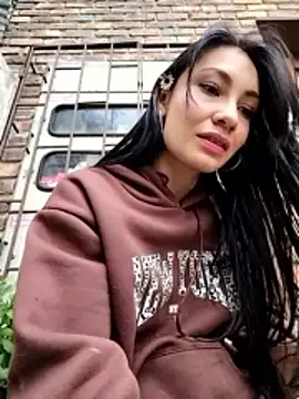 Ivonny911 élő XXX-chatje