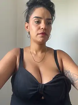 Sara-77's Live XXX Chat