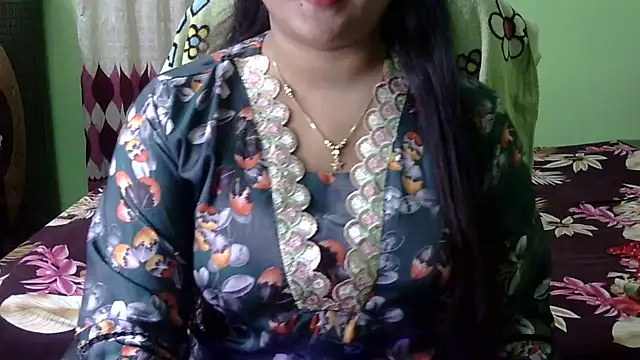 BengaliQueenStar Adlı Modelin Canlı XXX Sohbeti