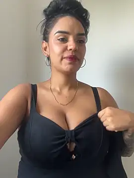 Sara-77 élő XXX-chatje