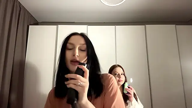 PinkClouds_'s Live XXX Chat