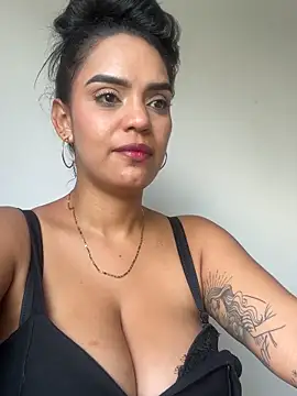 دردشة Sara-77 الجنسية المباشرة