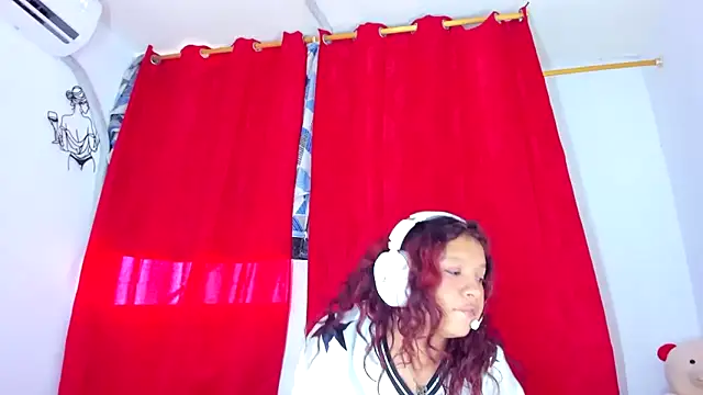 Emily_Coper18 Chat XXX in diretta