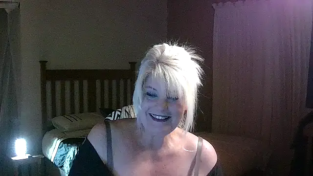 Chatroom XXX en direct de Miahotmilf