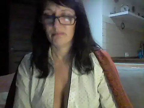 Elena48324: διαδικτυακό σόου στην κάμερα