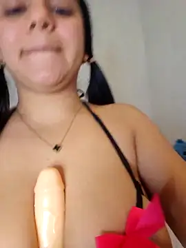 La_pe_que's Live XXX Chat