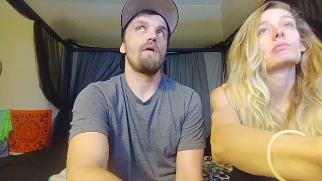 Lola_BugsBunny: διαδικτυακό σόου στην κάμερα