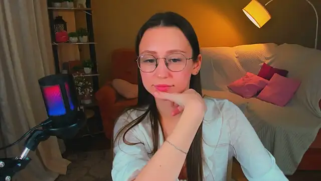 YourLovellyStory Chat XXX in diretta