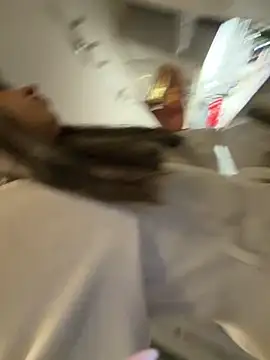 sash87350 Adlı Modelin Canlı XXX Sohbeti