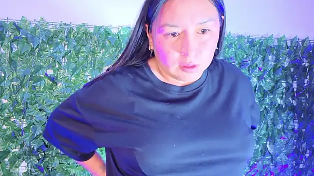 BellaRoux1's Live XXX Chat