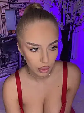 AubrieleRouj1 Adlı Modelin Canlı XXX Sohbeti