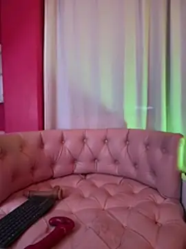 NovaFoxx Adlı Modelin Canlı XXX Sohbeti