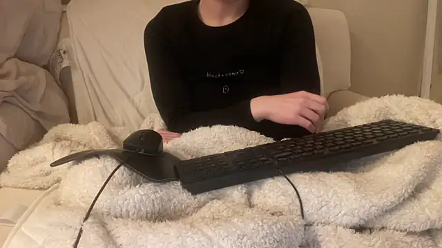 18yoteenvirgin's Live XXX Chat