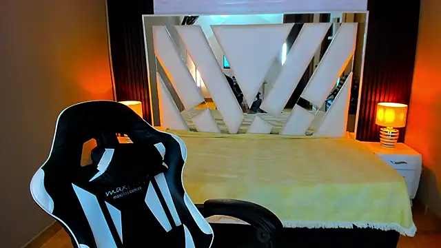 Linda4Petite 即時 XXX 聊天